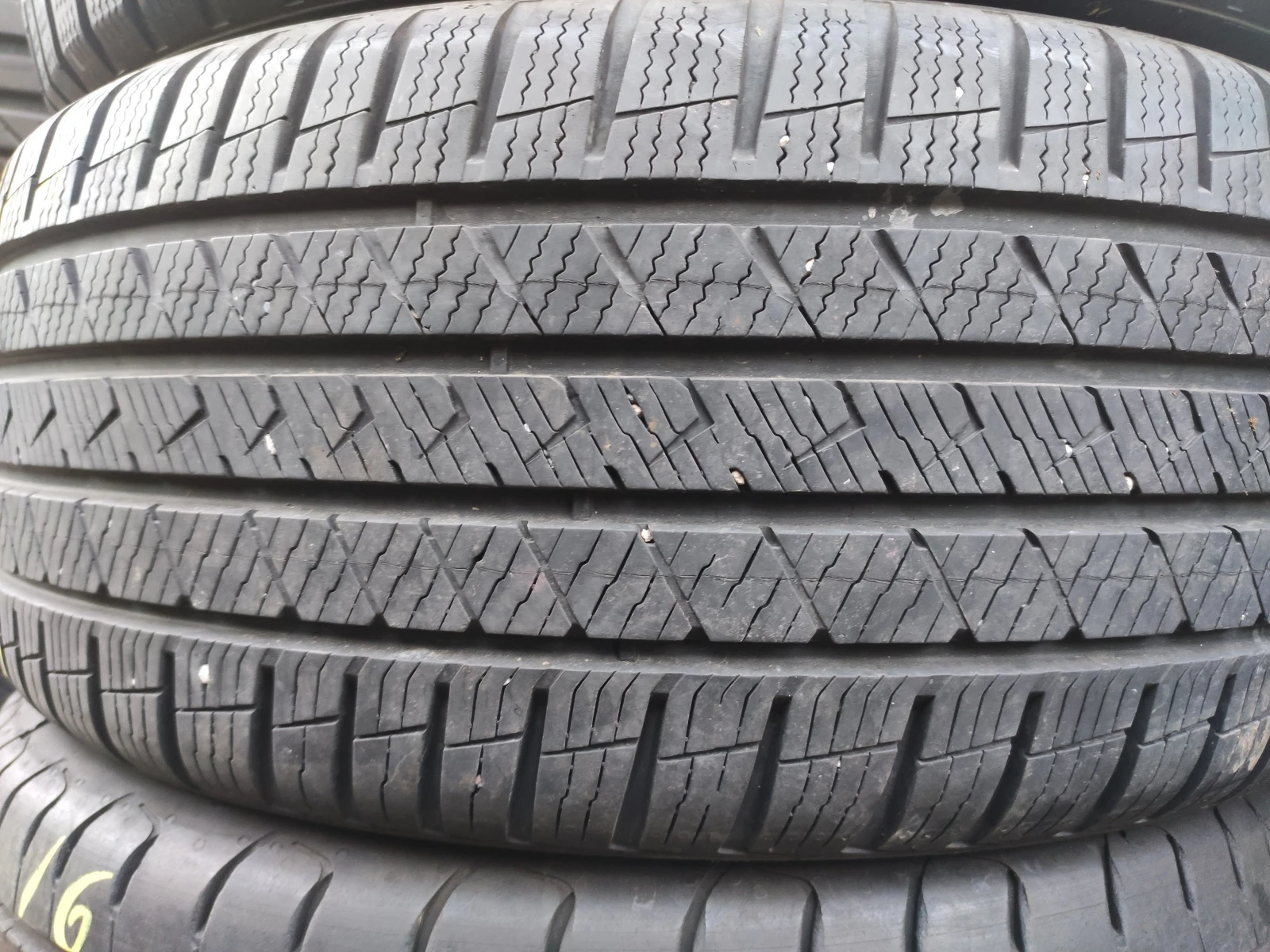 Гуми Всесезонни 210/45R18, снимка 3 - Гуми и джанти - 55491946