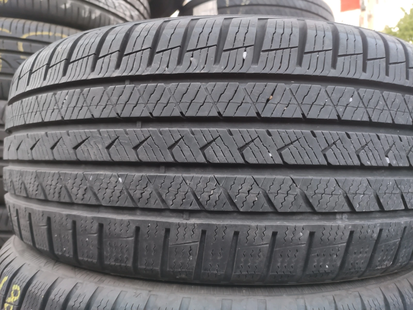 Гуми Всесезонни 210/45R18, снимка 4 - Гуми и джанти - 55491946