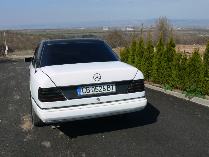Mercedes-Benz 124  E 300D, снимка 3 - Автомобили и джипове - 45352072