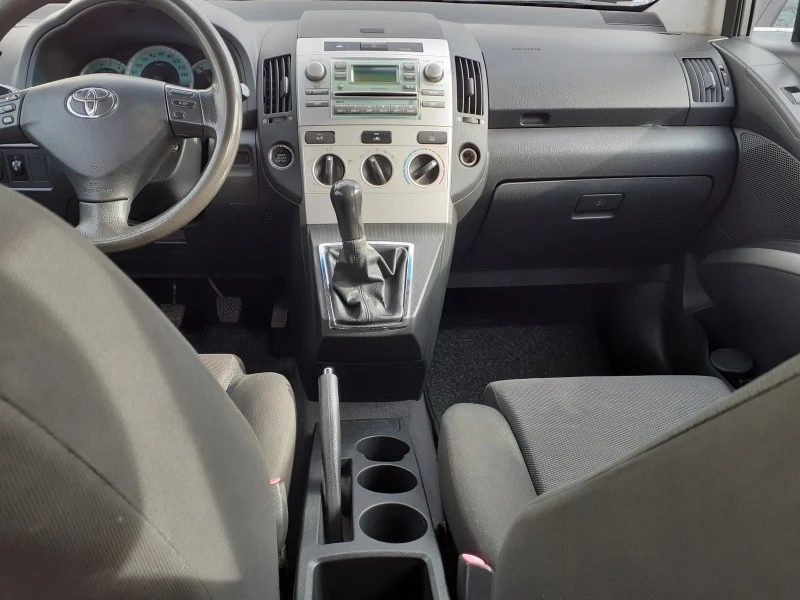 Toyota Corolla verso 1.6 i, снимка 2 - Автомобили и джипове - 47162343