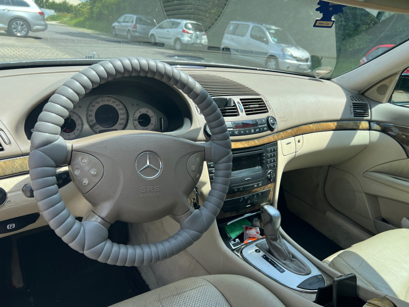 Mercedes-Benz E 320, снимка 6 - Автомобили и джипове - 46416617