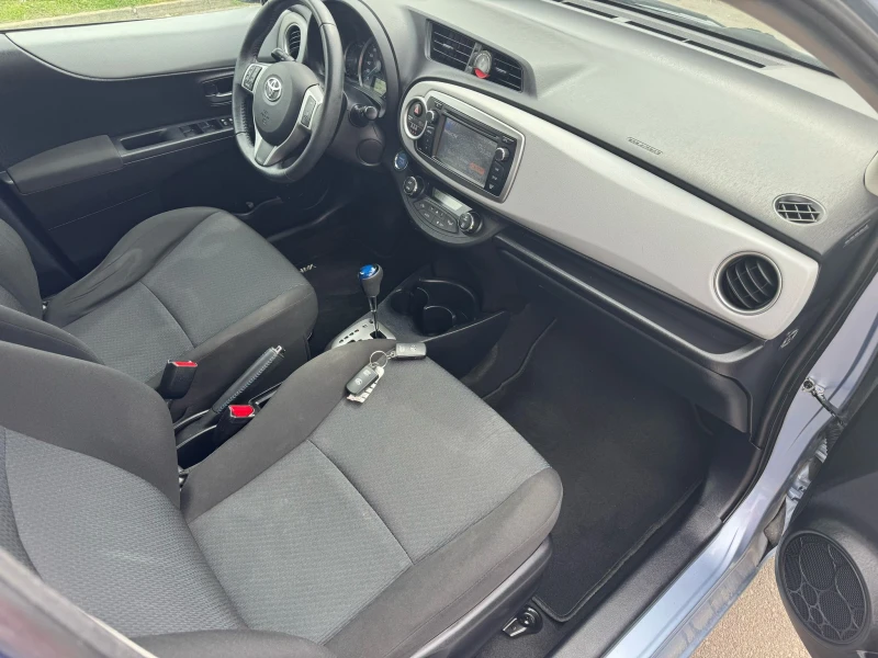 Toyota Yaris 1.5  УНИКАТ, снимка 10 - Автомобили и джипове - 49846138