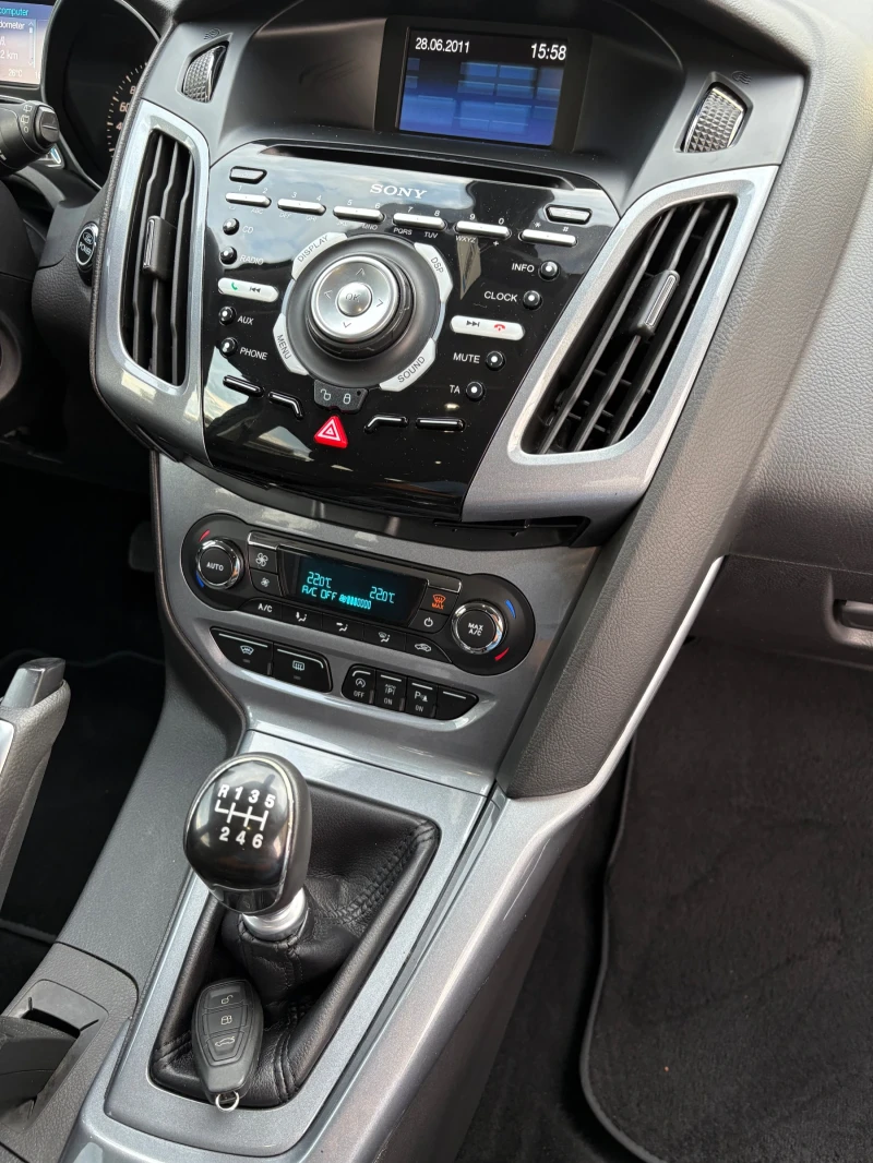 Ford Focus 1.6 eko Titanium , снимка 7 - Автомобили и джипове - 51994302