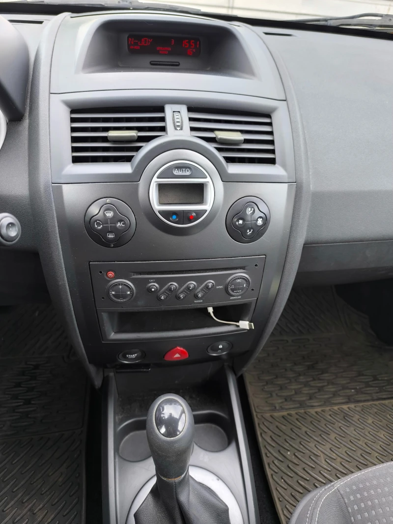 Renault Megane 1.6 Газ/Бензин, снимка 6 - Автомобили и джипове - 51952850