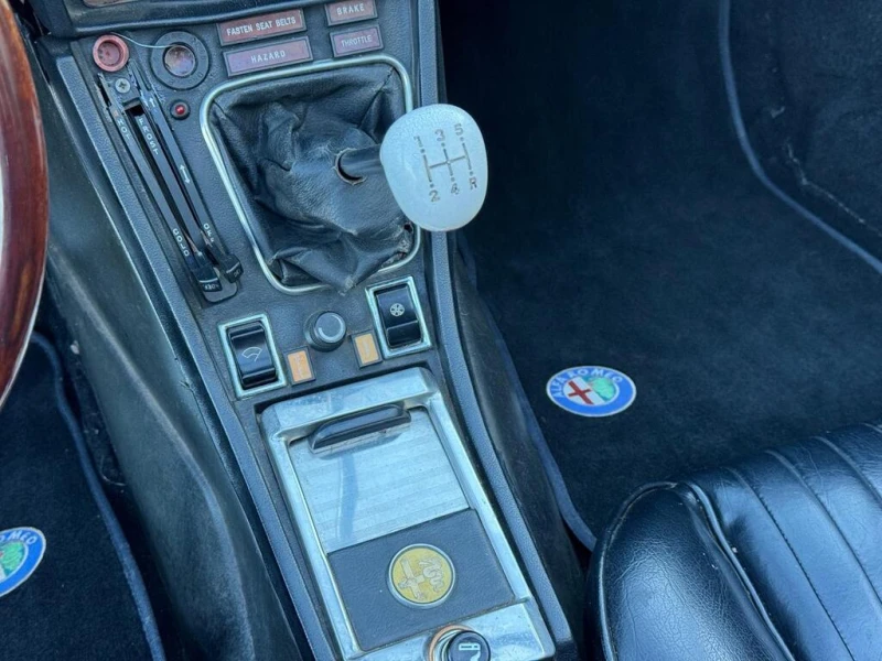 Alfa Romeo Spider Veloce КОЖА/СЕРВИЗНА ИСТОРИЯ/МЕК ТАВАН/КРАЙНА ЦЕНА, снимка 14 - Автомобили и джипове - 53201660