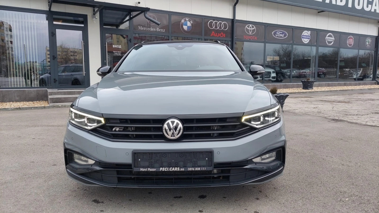 VW Passat R-Line 2.0TDi 240HP 4x4 8S-IT-SERV IST-FULL-LIZING - изображение 2