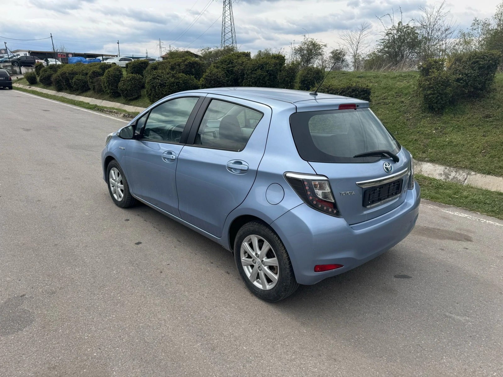 Toyota Yaris 1.5  УНИКАТ - изображение 2