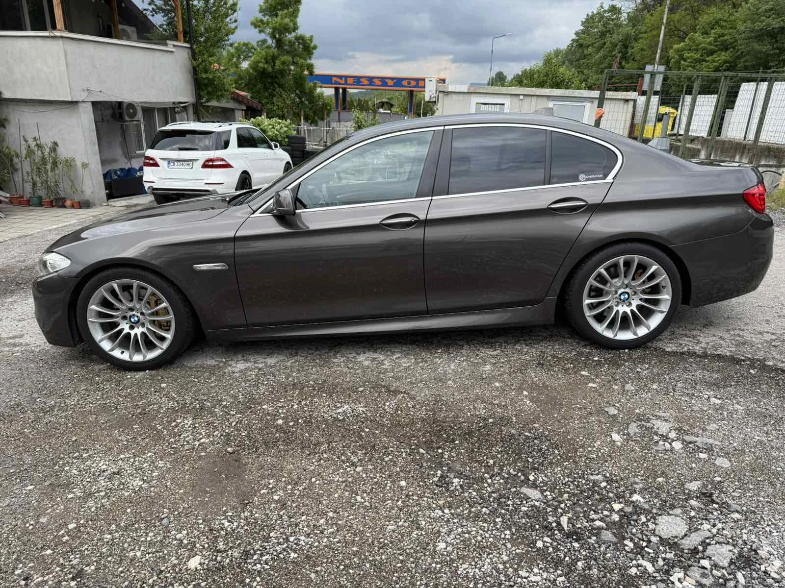 BMW 525 3.0, 204к.с.M Pack - изображение 5