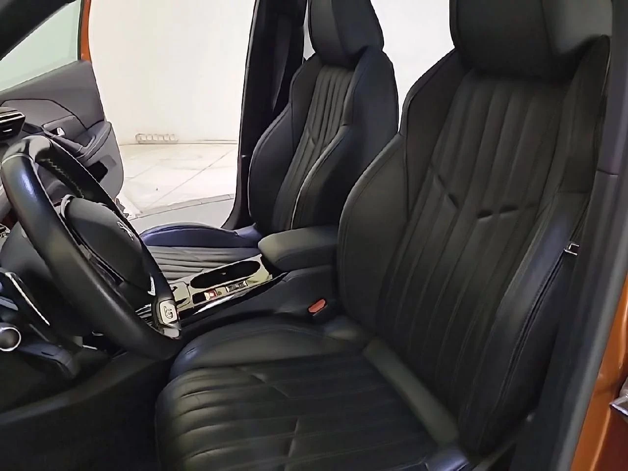 Peugeot 2008 GT PURETECH EAT8 155КС - изображение 8