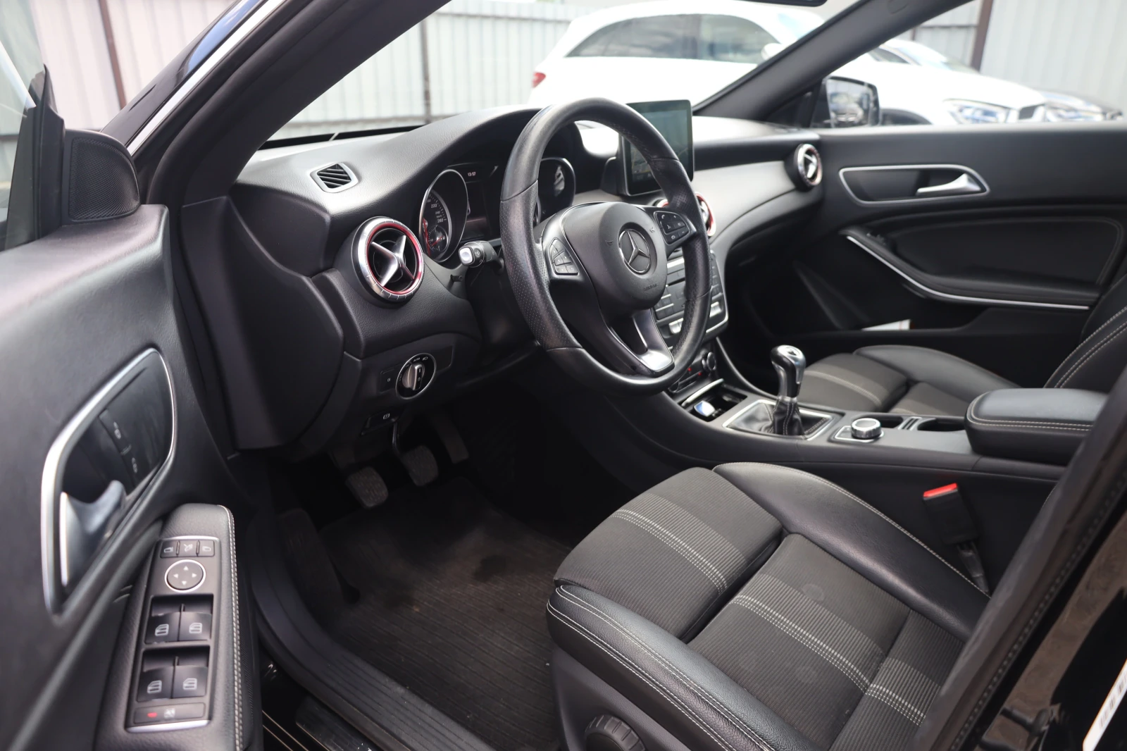 Mercedes-Benz CLA 180 i Face Limo SzH Leder 17Zoll MY16 127Kkm #iCarbg | Mobile.bg   12