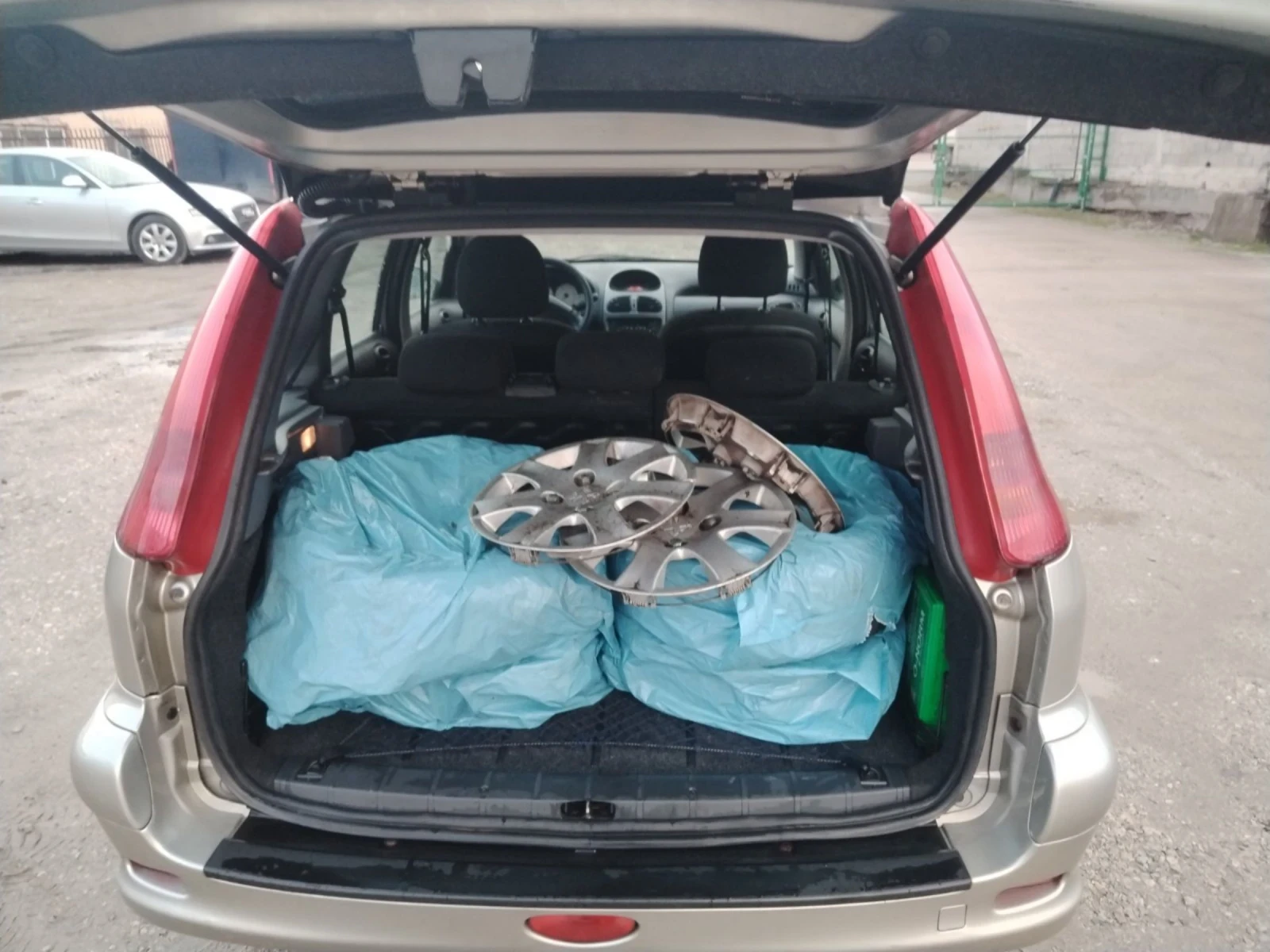 Peugeot 206 1.4* HDI* Климатроник* Face-Lift , снимка 7 - Автомобили и джипове - 54083305