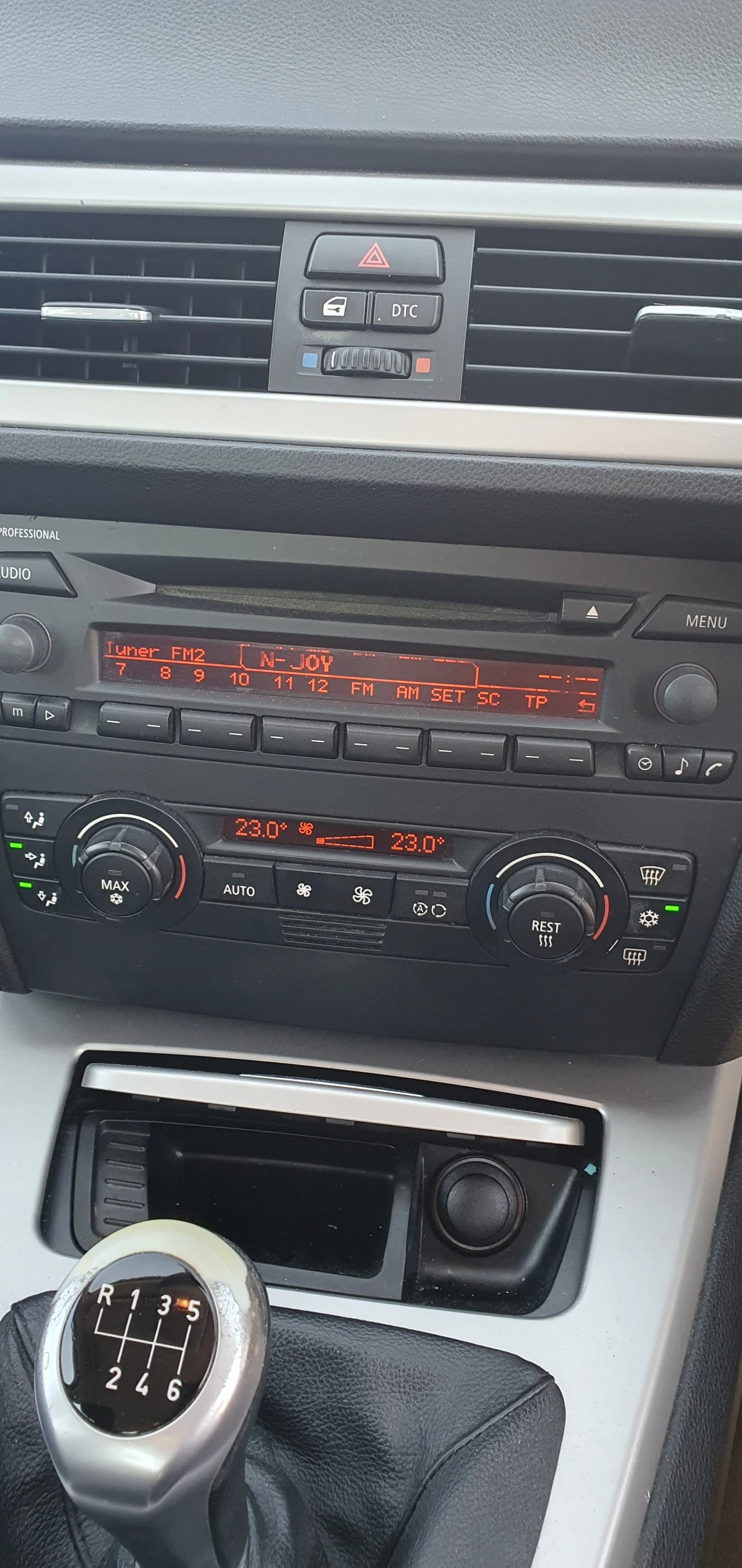 BMW 320, снимка 14 - Автомобили и джипове - 54099952