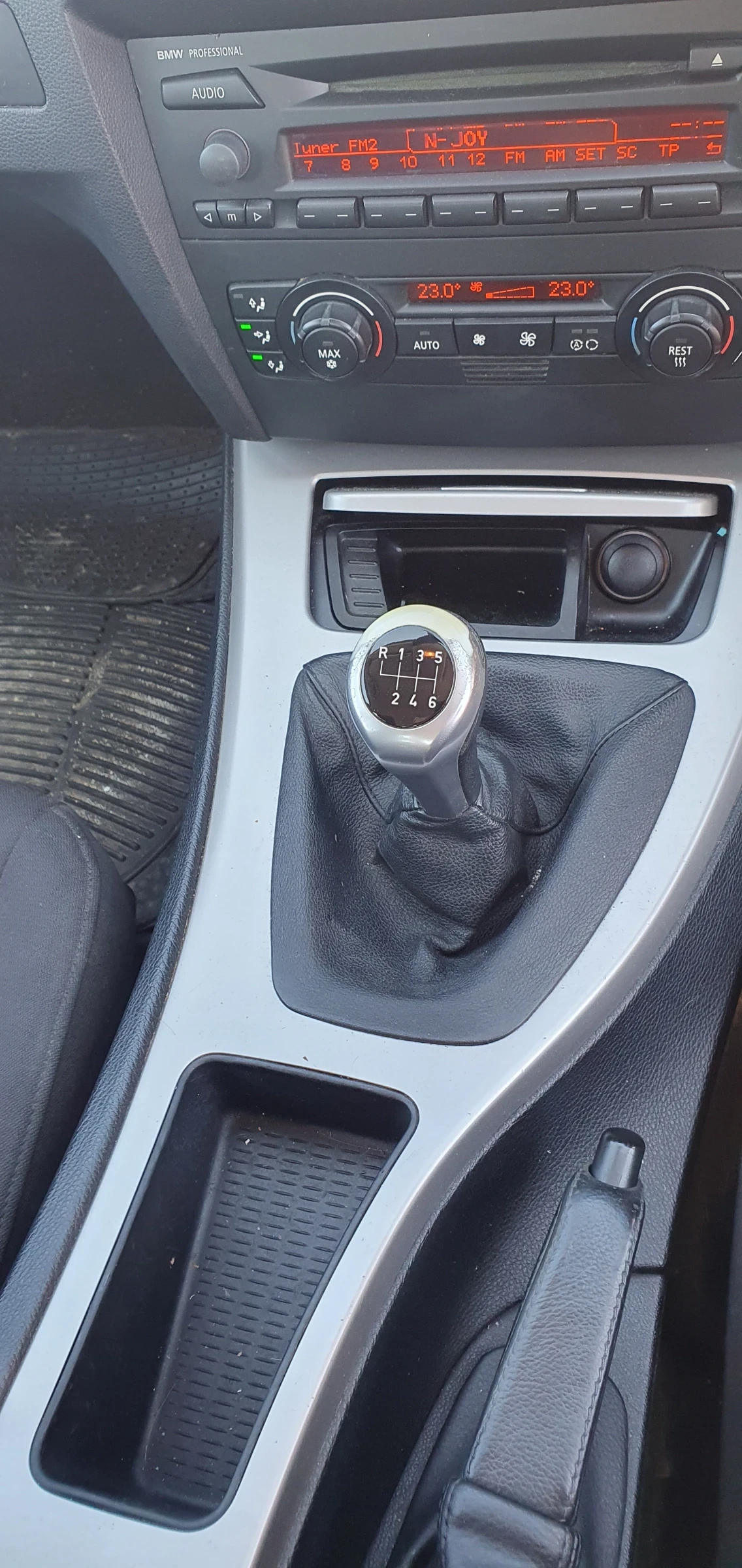 BMW 320, снимка 12 - Автомобили и джипове - 54099952