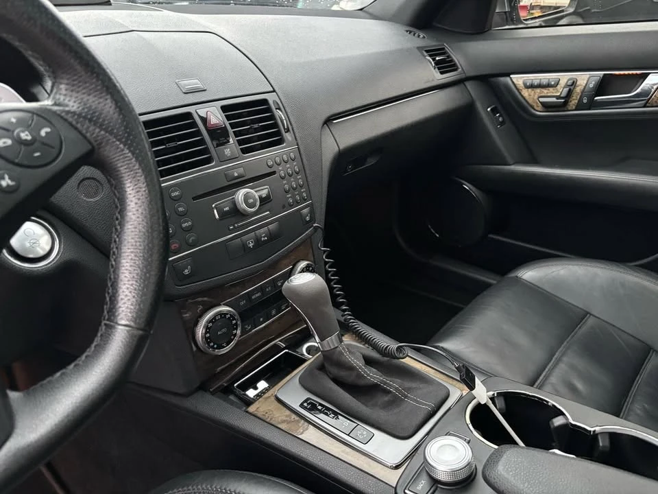 Mercedes-Benz C 63 AMG * КОЖА* ПОДГРЕВ* НАВИ* ШИБИДАХ* КРАЙНА ЦЕНА* , снимка 10 - Автомобили и джипове - 54185610