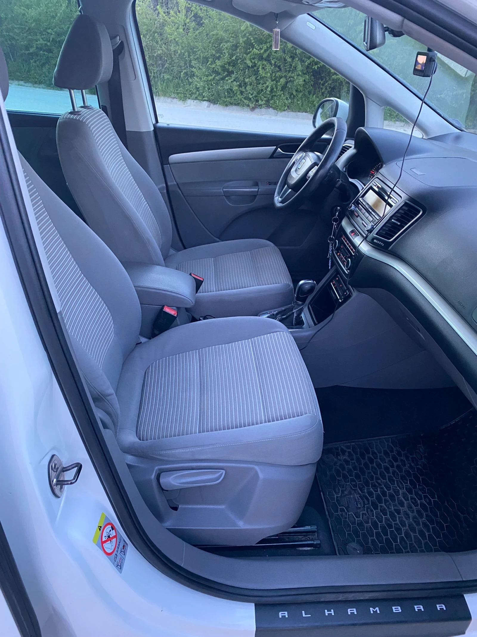 Seat Alhambra 2.0tdi 170hp 7местна, снимка 12 - Автомобили и джипове - 54339133