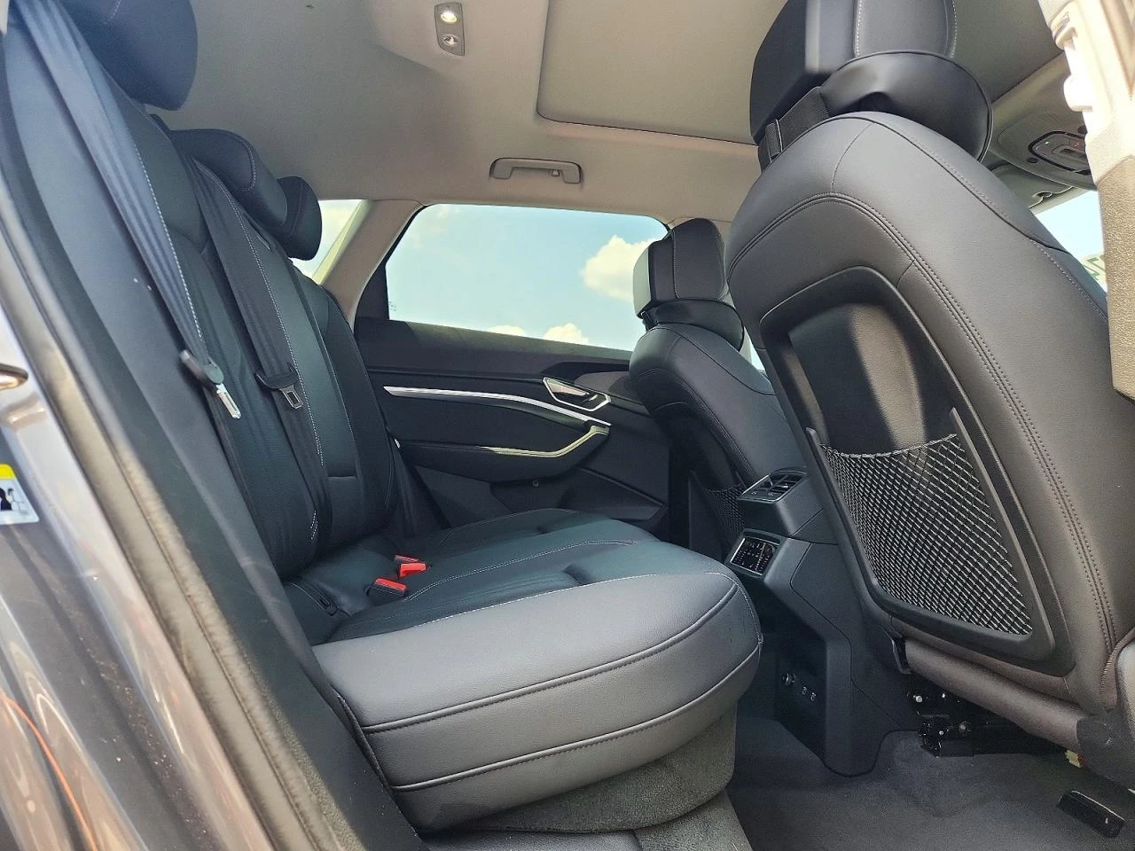 Audi E-Tron Premium Plus, снимка 11 - Автомобили и джипове - 56314693
