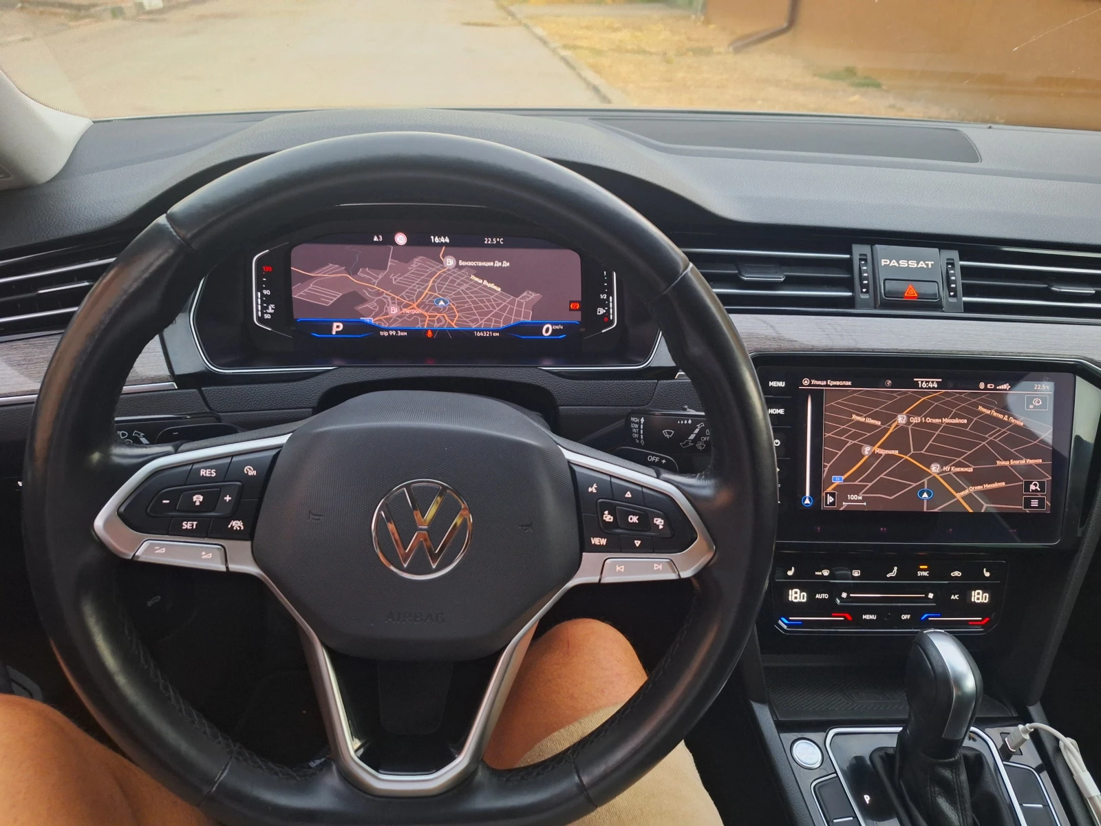 VW Passat VIRTUAL 190hp HighLine, снимка 14 - Автомобили и джипове - 56456008