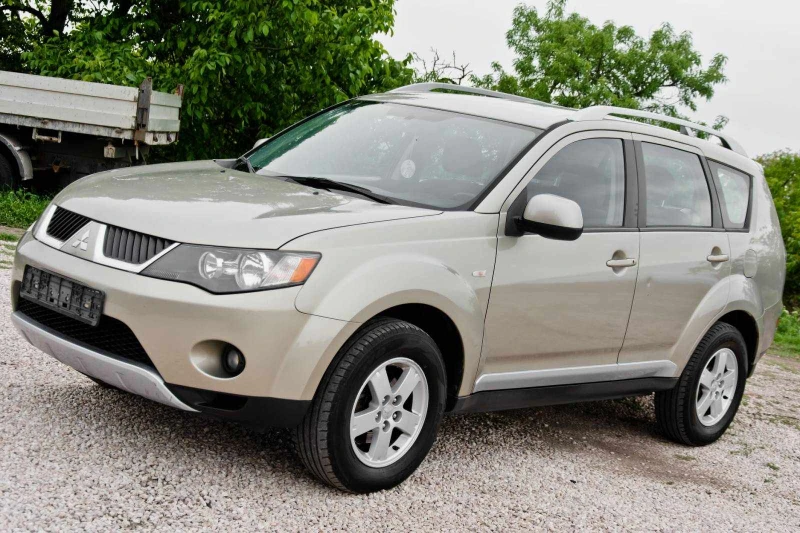 Mitsubishi Outlander 2.4i 4x4 Автоматик, снимка 2 - Автомобили и джипове - 47346701