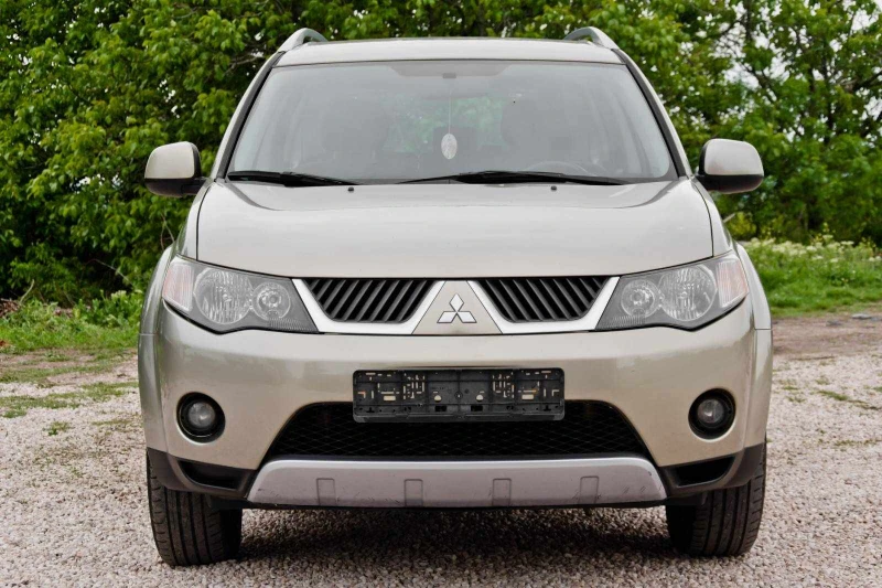 Mitsubishi Outlander 2.4i 4x4 Автоматик, снимка 3 - Автомобили и джипове - 47346701