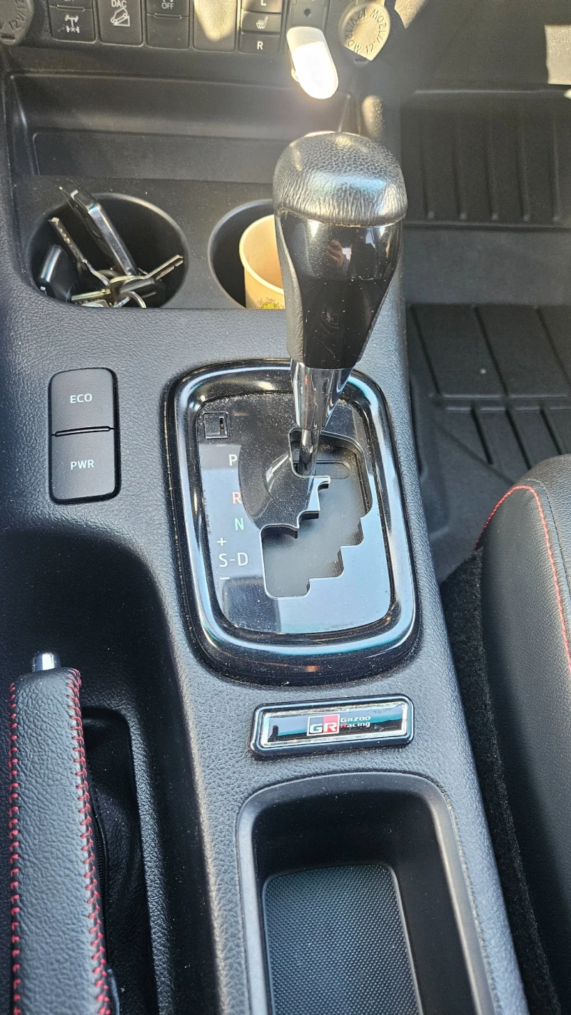 Toyota Hilux GR SPORT, снимка 10 - Автомобили и джипове - 52970210