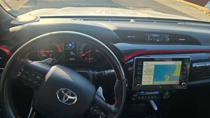 Toyota Hilux GR SPORT, снимка 11 - Автомобили и джипове - 52970210
