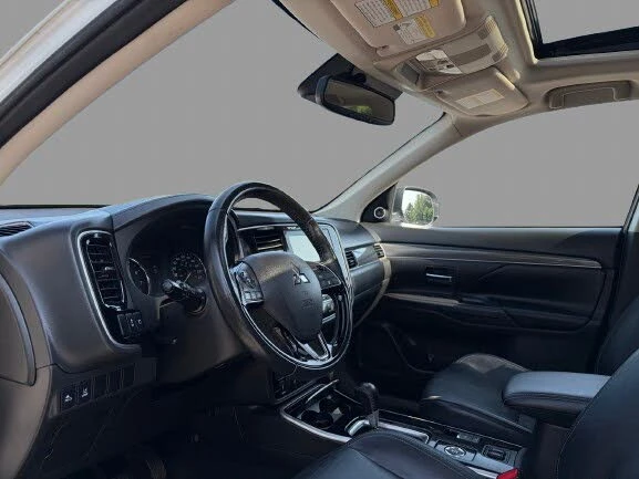 Mitsubishi Outlander * ПАНО* KEYLESS* Camera* ПОДГРЕВ* , снимка 10 - Автомобили и джипове - 55432939
