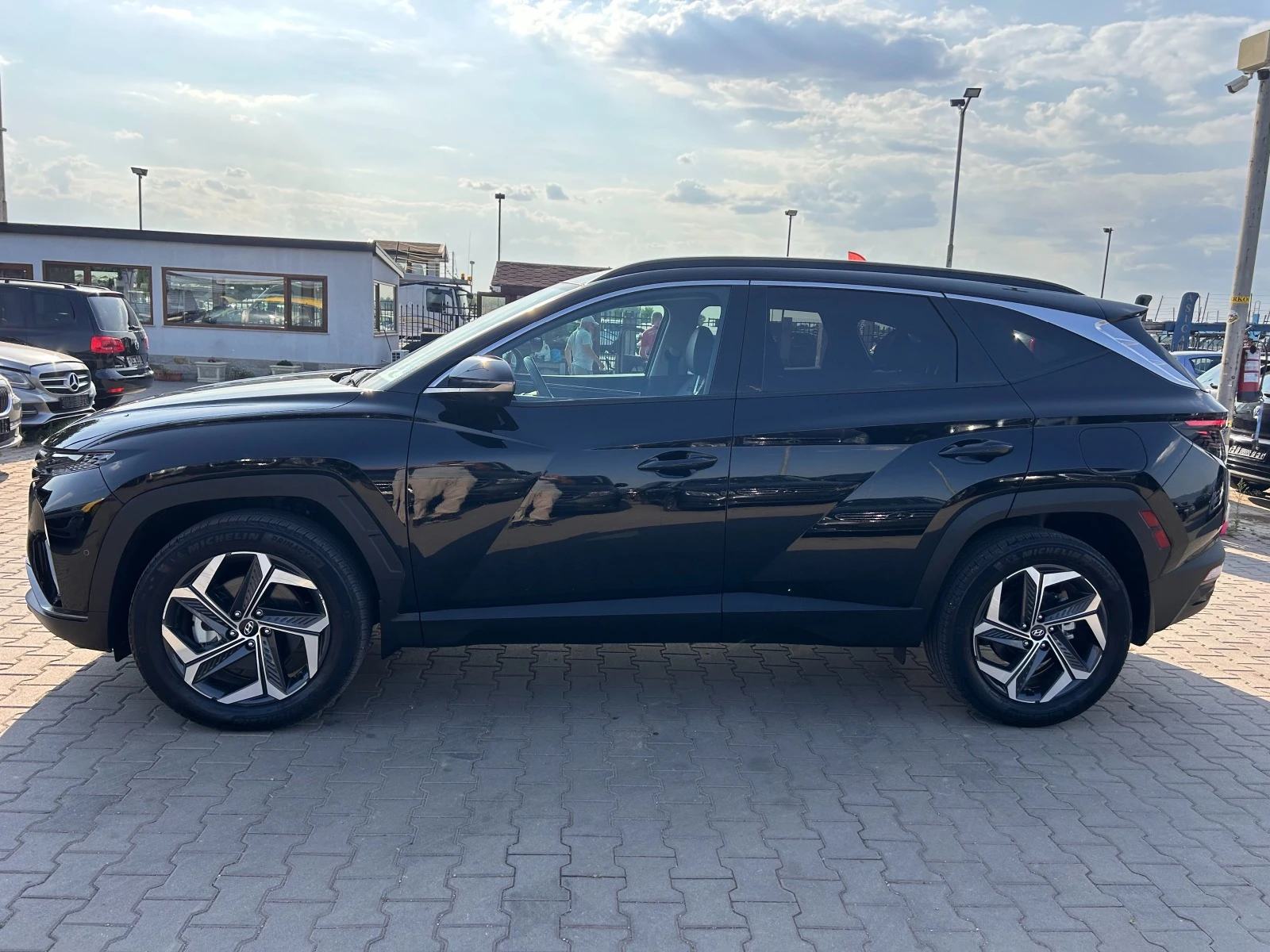 Hyundai Tucson 1.6i HYBRID 4X4 NAVI/PANORAMA FULL EURO 6 - изображение 9