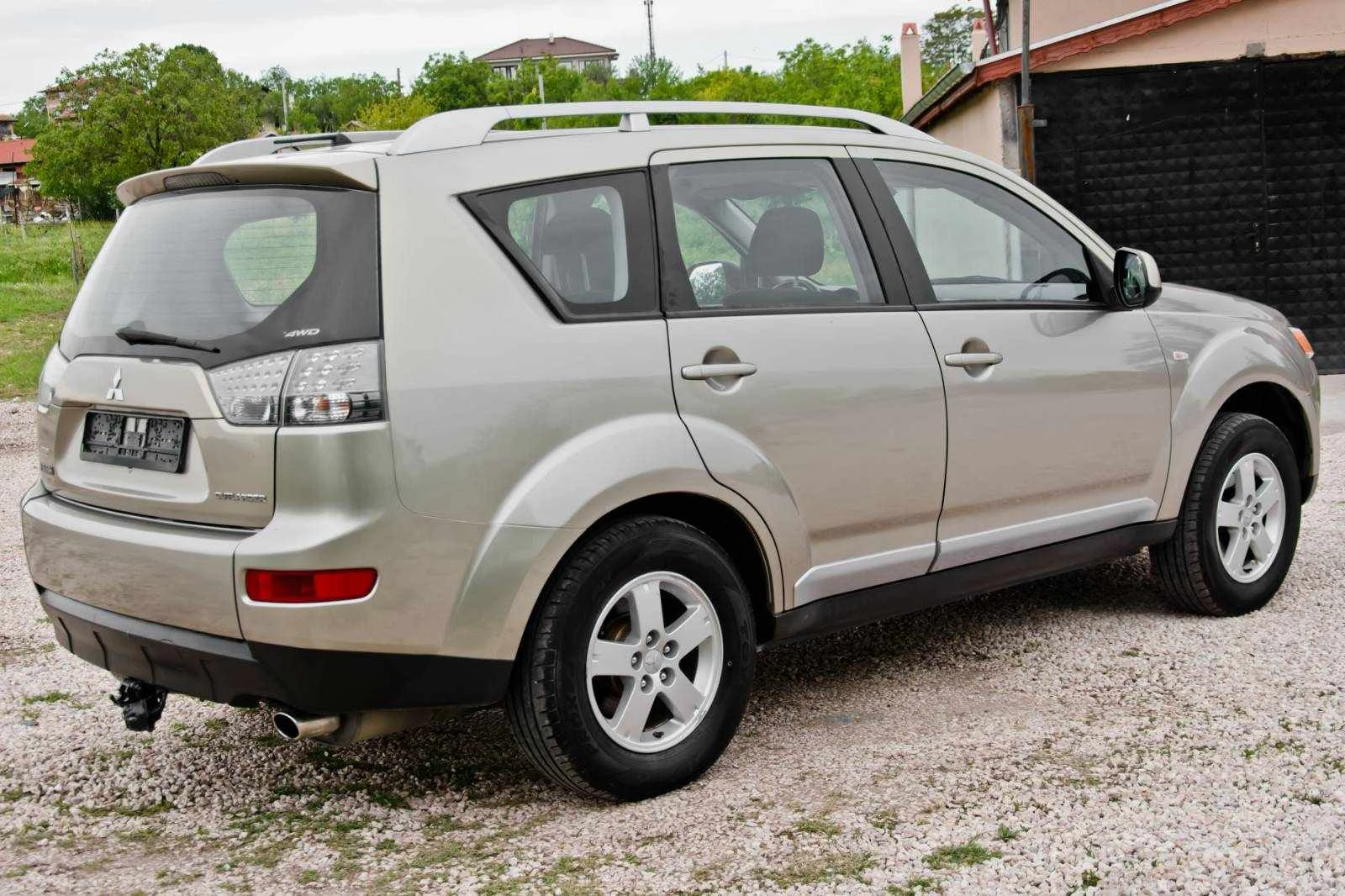 Mitsubishi Outlander 2.4i 4x4 Автоматик - изображение 6