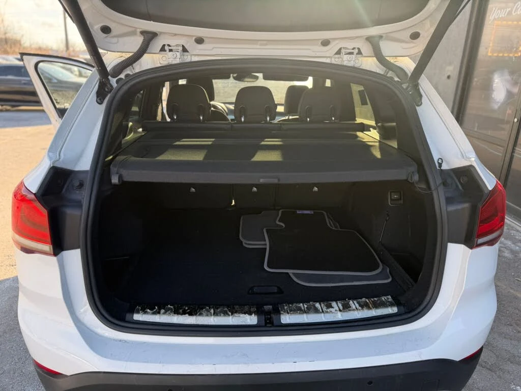 BMW X1 xDrive28i AWD АвтоКредит  (ЦЕНА ДО БГ), снимка 3 - Автомобили и джипове - 53906882