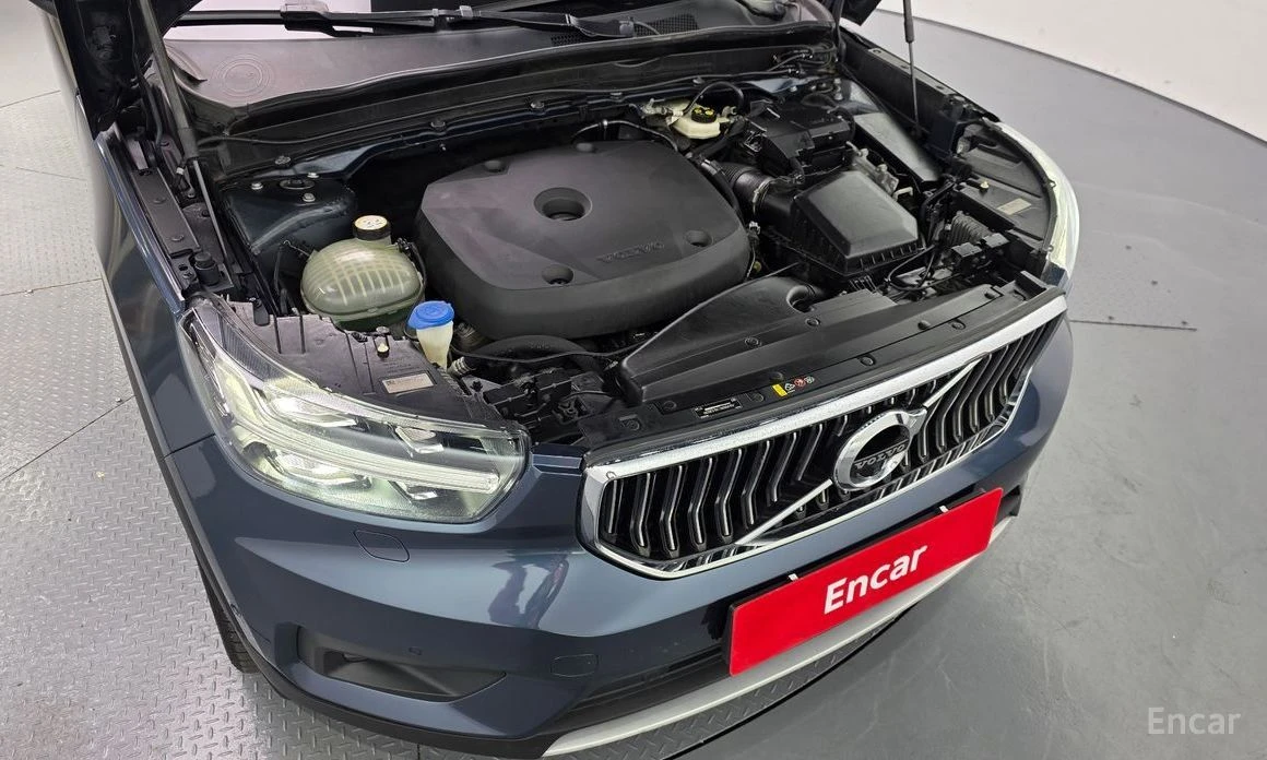 Volvo XC40, снимка 6 - Автомобили и джипове - 53970860