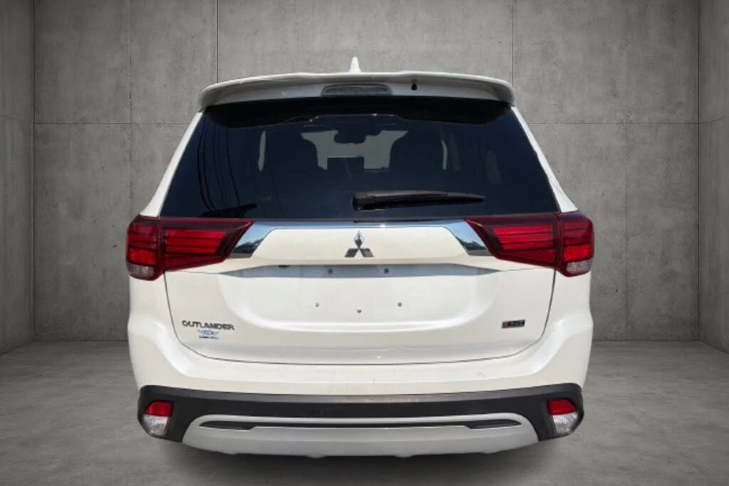 Mitsubishi Outlander * ПАНО* KEYLESS* Camera* ПОДГРЕВ* , снимка 7 - Автомобили и джипове - 55432939