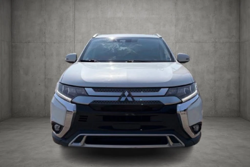 Mitsubishi Outlander * ПАНО* KEYLESS* Camera* ПОДГРЕВ* , снимка 2 - Автомобили и джипове - 55432939