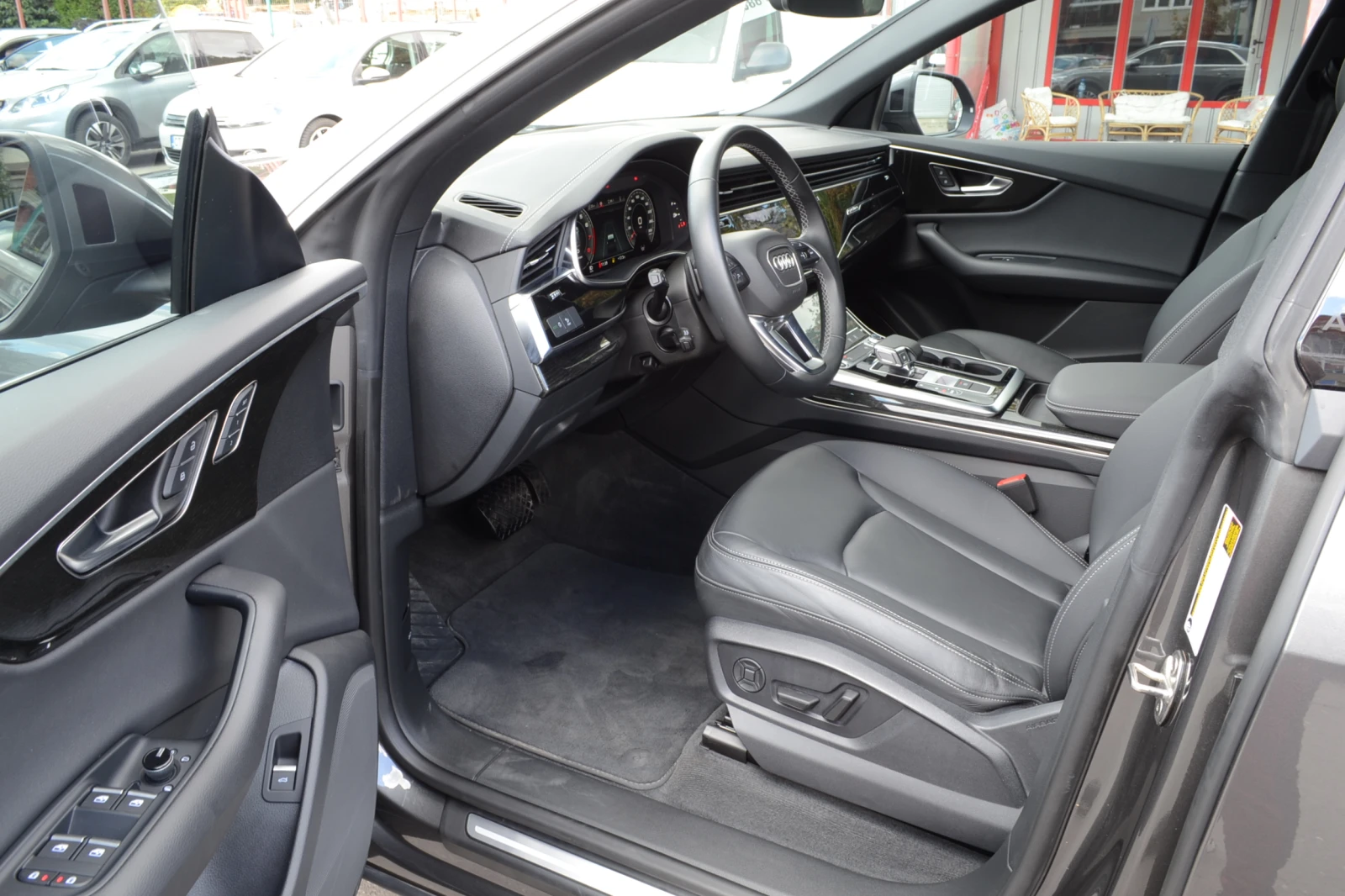 Audi Q8 55 TFSI QUATTRO, снимка 9 - Автомобили и джипове - 56209594
