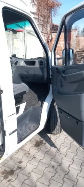 Mercedes-Benz Sprinter 208 2.2 cdi, снимка 12 - Бусове и автобуси - 53657151