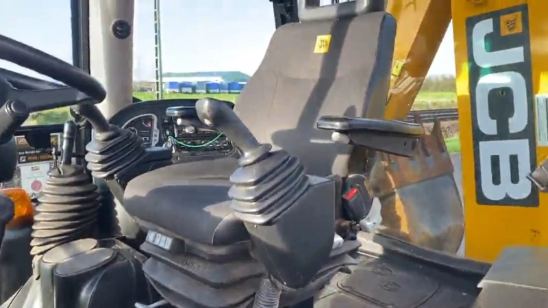 Багер JCB 4cx, снимка 2 - Индустриална техника - 47608725