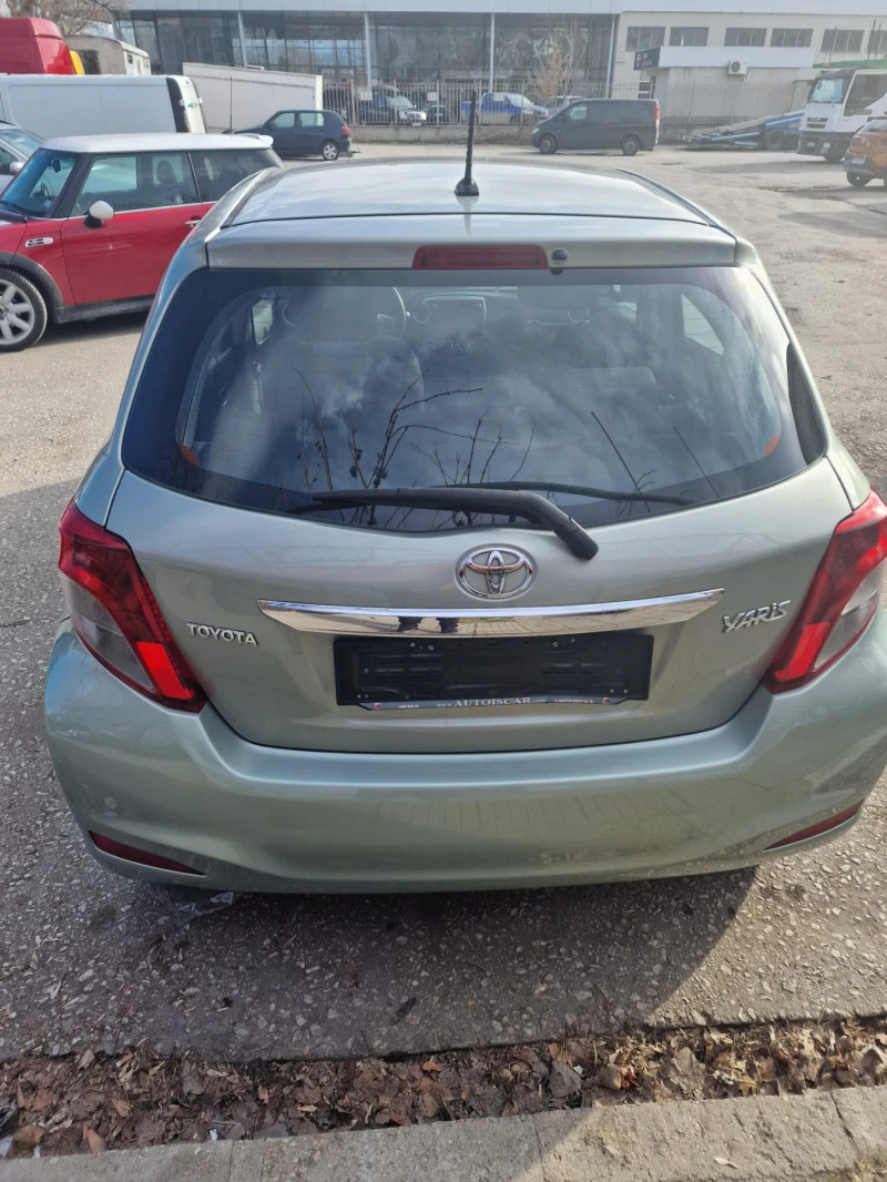 Toyota Yaris 1.0 i, снимка 3 - Автомобили и джипове - 44290479