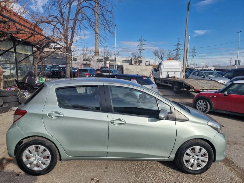 Toyota Yaris 1.0 i, снимка 2 - Автомобили и джипове - 44290479