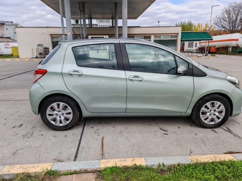 Toyota Yaris 1.0 i, снимка 8 - Автомобили и джипове - 44290479