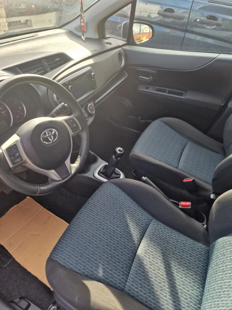 Toyota Yaris 1.0 i, снимка 5 - Автомобили и джипове - 44290479