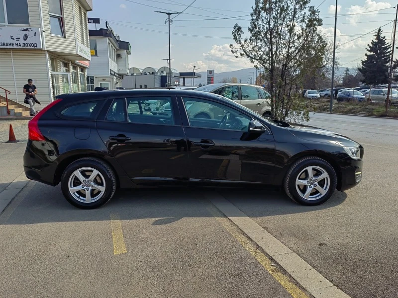 Volvo V60 1.6D, снимка 8 - Автомобили и джипове - 44638911