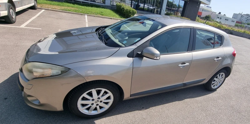 Renault Megane, снимка 2 - Автомобили и джипове - 51148584