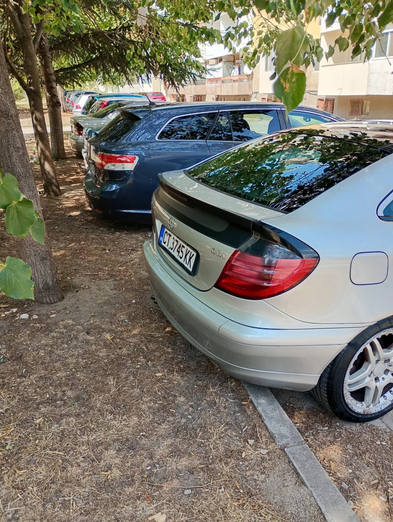 Mercedes-Benz C 220 купе, снимка 3 - Автомобили и джипове - 51604910