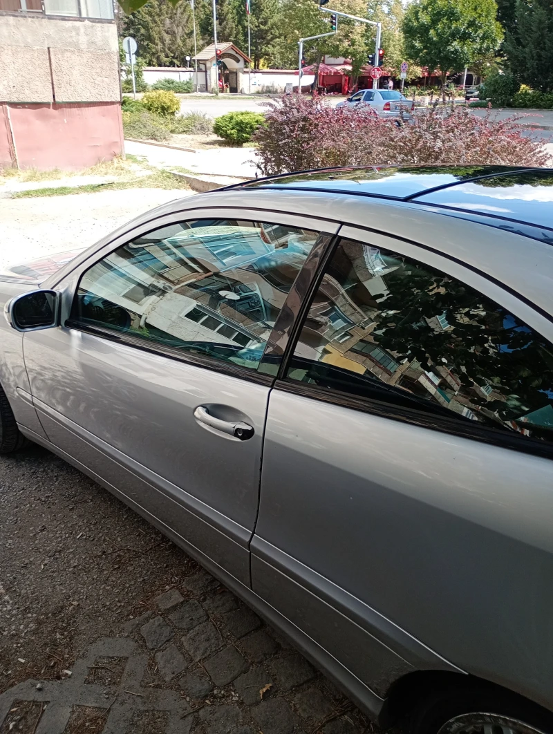 Mercedes-Benz C 220 купе, снимка 4 - Автомобили и джипове - 51604910