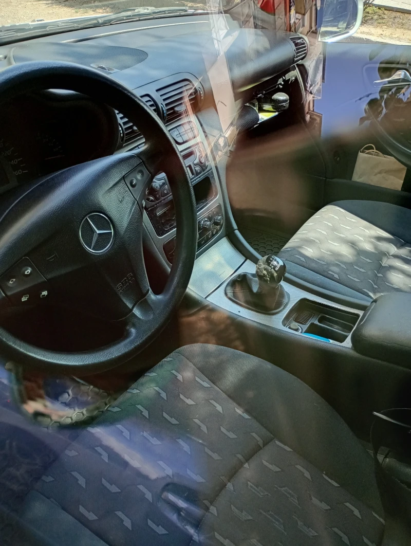 Mercedes-Benz C 220 купе, снимка 5 - Автомобили и джипове - 51604910
