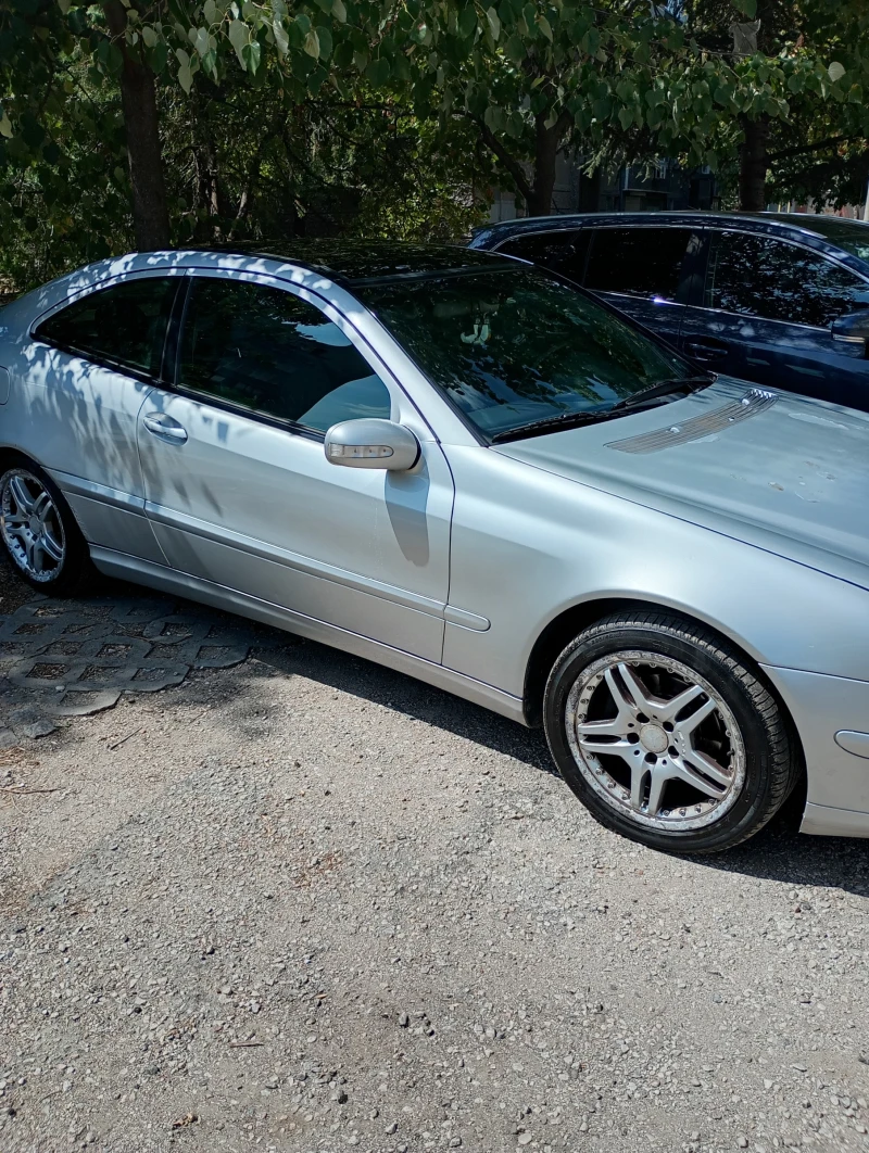 Mercedes-Benz C 220 купе, снимка 2 - Автомобили и джипове - 51604910