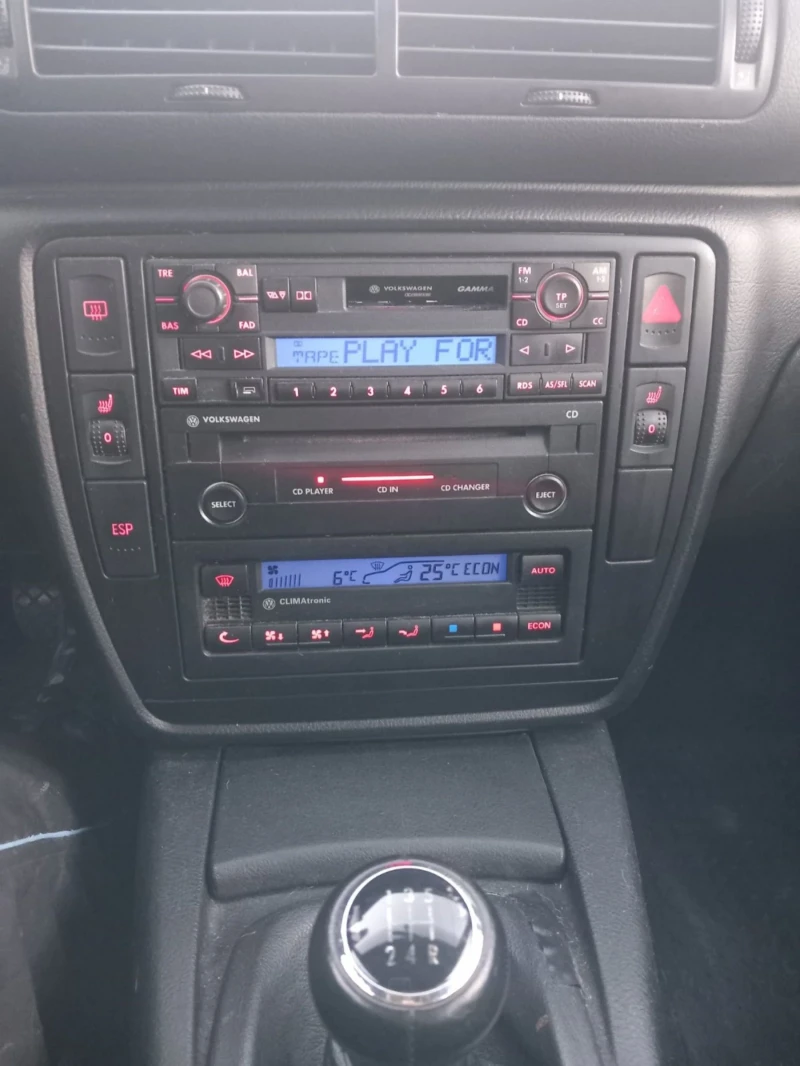 VW Passat, снимка 14 - Автомобили и джипове - 52795140