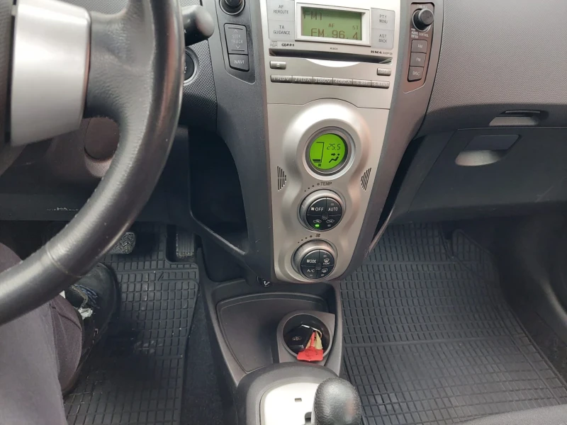 Toyota Yaris 1.3VVTI 91000km. AUTOMAT , снимка 11 - Автомобили и джипове - 53565931
