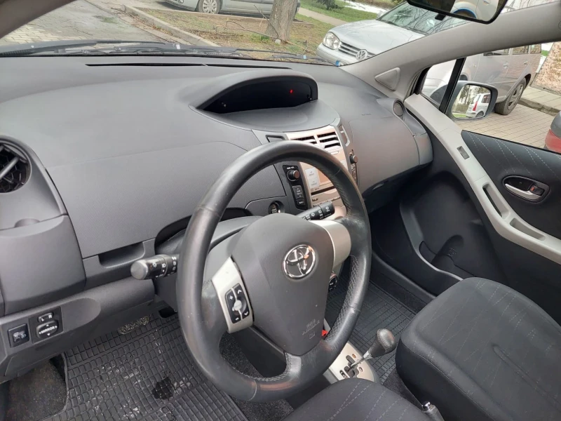 Toyota Yaris 1.3VVTI 91000km. AUTOMAT , снимка 10 - Автомобили и джипове - 53565931