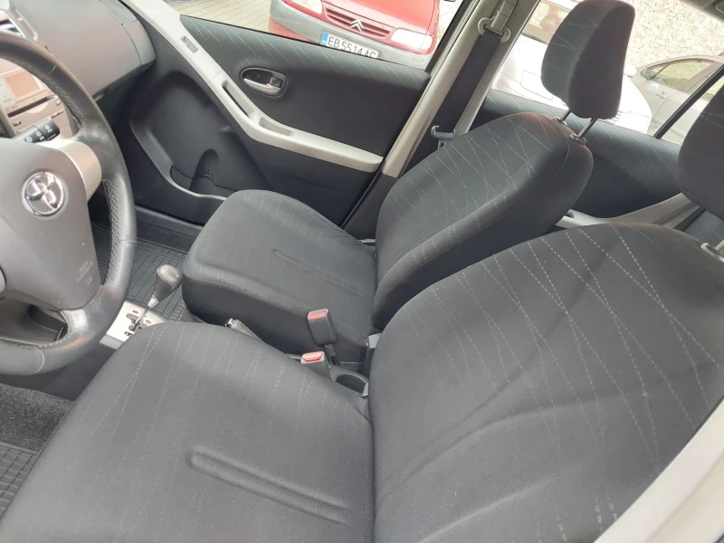 Toyota Yaris 1.3VVTI 91000km. AUTOMAT , снимка 13 - Автомобили и джипове - 53565931