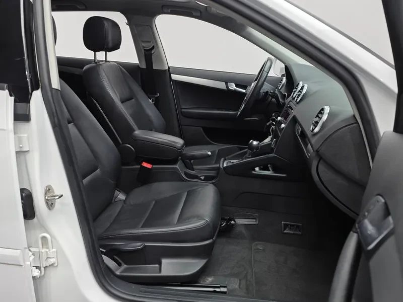 Audi A3 2.0 Tfsi Dynamic, снимка 11 - Автомобили и джипове - 54125556